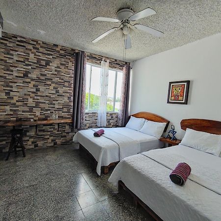 La Zona Hostel San Salvador Zimmer foto